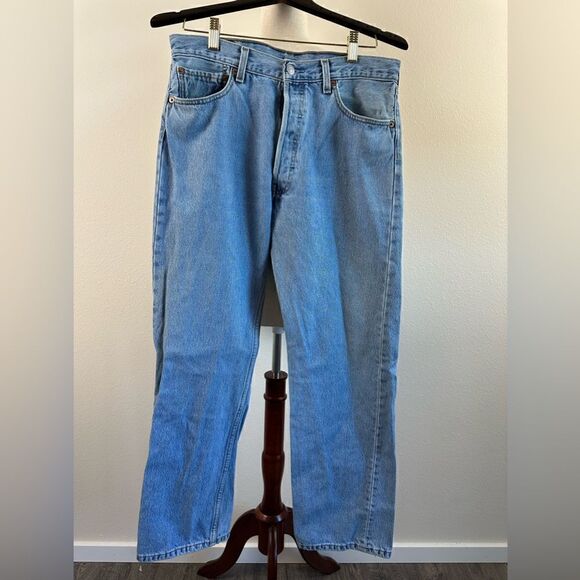 EUC Vintage Levi’s Men’s Jeans - Picture 1 of 10